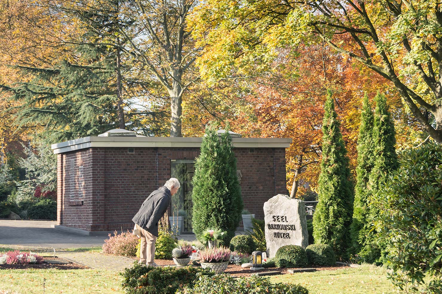 evangelischer-friedhof-an-der-gnadenkirche-der-kirchengemeinde-dellwig